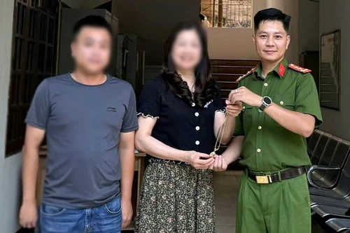 Công an phường Hà Đông giúp người dân tìm lại 1 lượng vàng đánh rơi