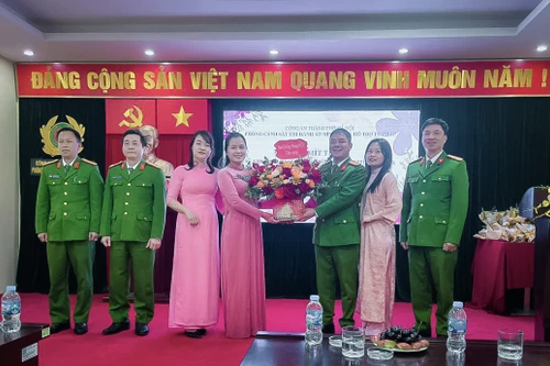 Phòng Cảnh sát Thi hành án hình sự và hỗ trợ tư pháp gặp mặt kỷ niệm 115 năm Ngày quốc tế phụ nữ 