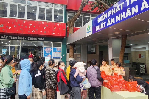 Lan tỏa những hình ảnh đẹp của Cảnh sát giao thông Hà Nội