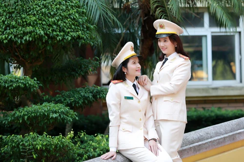 Ngắm những “bông hồng thép” của lực lượng Cảnh vệ 