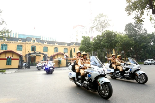 Những hình ảnh Công an Hà Nội ra quân tấn công trấn áp tội phạm dịp Tết Nguyên đán Ất Tỵ 2025