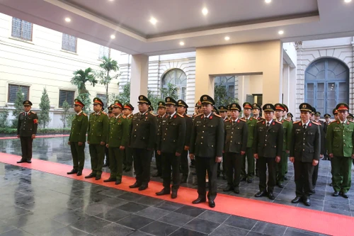 Dâng hương tưởng nhớ các Anh hùng, liệt sỹ Công an Thủ đô dịp Tết Ất Tỵ 2025