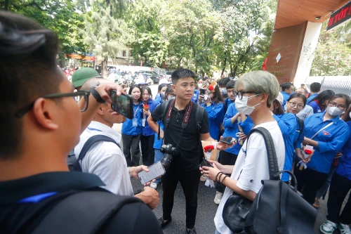 Thí sinh ở Hà Nội vui vẻ, tự tin sau môn thi đầu tiên