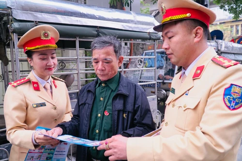 Cảnh sát Giao thông Hà Nội tiếp tục tuyên truyền không sử dụng xe tự chế tham gia giao thông