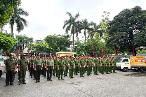 Công an phường Hà Đông ra quân đảm bảo an ninh trật tự đô thị