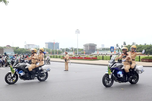 Những nữ cảnh sát giao thông xinh đẹp sẽ dẫn đoàn, phục vụ Đại hội Đảng