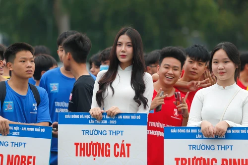 Ngắm 100 nữ sinh khoe sắc tại Giải bóng đá Trung học phổ thông lớn nhất Hà Nội