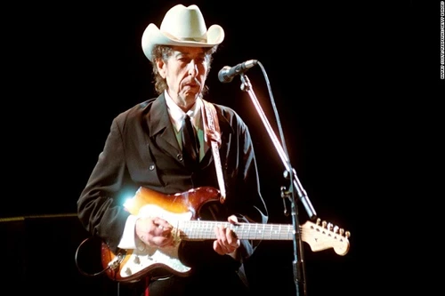 Ca sĩ Bob Dylan giành giải Nobel Văn học 