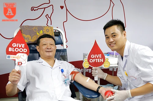 Thiếu máu O trầm trọng, nhiều bác sĩ tham gia hiến máu cứu bệnh nhân