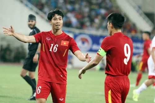 HLV Hữu Thắng nói về "đám trẻ nhà bầu Đức" và tình đồng hương trên tuyển