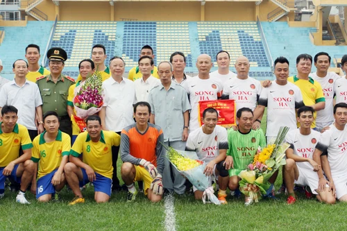 Cùng ôn lại quá khứ vàng son của đội bóng 60 năm tuổi