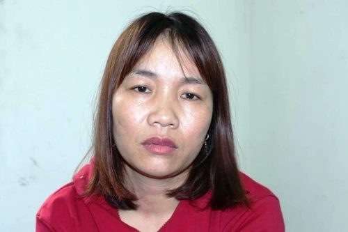 Cùng chồng diễn kịch nhặt được điện thoại để lừa tiền