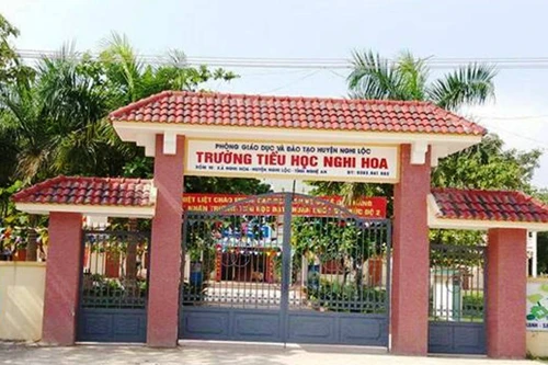 Không làm được bài, học sinh lớp 1 bị cô giáo đánh hằn trên lưng