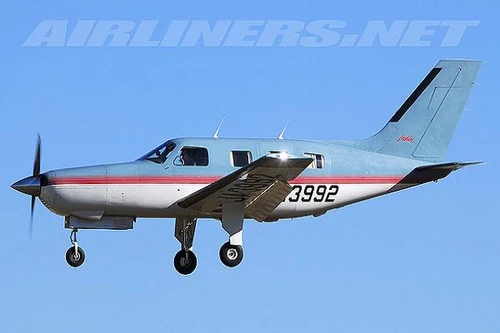 Nhật Bản: Máy bay rơi vào khu dân cư làm nhiều nhà và xe hơi bốc cháy