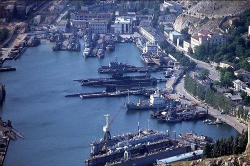 Tổng thống Nga ký sắc lệnh hủy bỏ Bộ các vấn đề Crimea