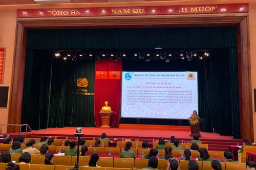 Phụ nữ Công an Thủ đô xung kích trong tuyên truyền phổ biến, giáo dục pháp luật