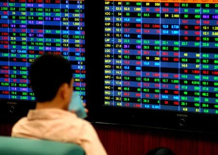 Chơi chứng khoán thua lỗ, hoang tin bị cướp tài sản