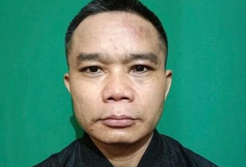 Kiểm tra gã đàn ông nghi vấn, lộ nhiều gói ma túy