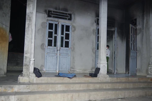 Đột nhập đốt nhà đối phương vì mâu thuẫn tình, tiền