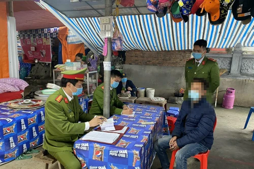 Xử lý nghiêm các trường hợp "cò mồi" và “xin” tiền đò của du khách vãn cảnh chùa Hương 