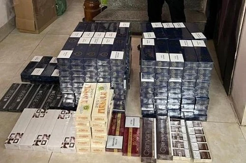 Tạm giữ chủ cơ sở kinh doanh buôn bán hàng cấm