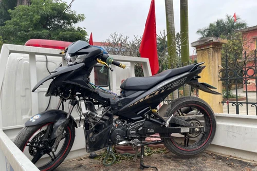 Hai thanh niên phóng xe máy tốc độ cao đâm tử vong người phụ nữ đi bộ