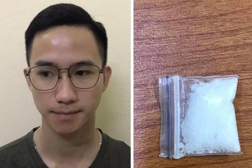 Lộ gói ma túy trong người "gã" trai trẻ