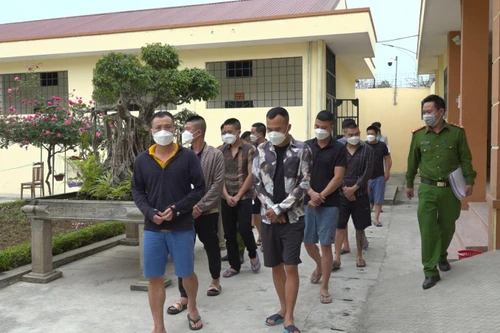 Triệt xóa tụ điểm cờ bạc 'xóc đĩa', bắt 20 đối tượng