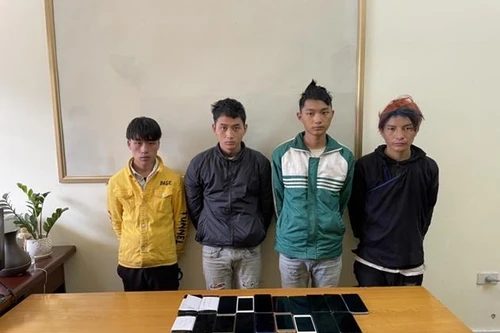 Nửa đêm đột nhập trường học "quét sạch" 25 chiếc điện thoại