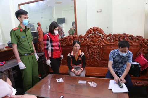 'Dì ghẻ con chồng' cùng bị bắt giữ vì mua bán ma túy