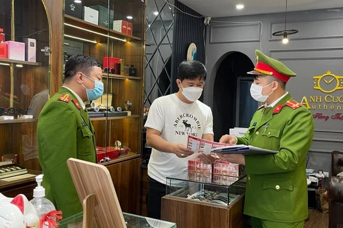 Công an quận Đống Đa nhắc nhở người dân phòng ngừa cháy, nổ trong những ngày Tết Nguyên đán