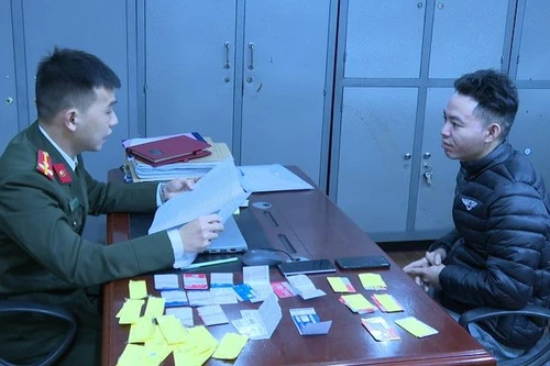 Bắt giữ đối tượng mua bán hàng trăm tài khoản ngân hàng