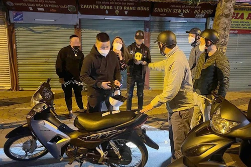 Cảnh sát 141 Hà Nội: Linh hoạt vừa lập chốt vừa hóa trang di chuyển xử lý vi phạm 