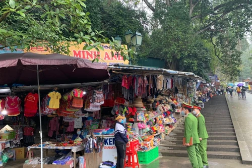 Đảm bảo an ninh trật tự để du khách vãn cảnh chùa Hương an toàn