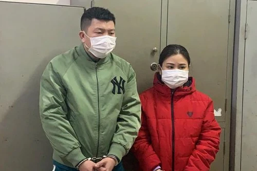 Kẻ chuyên đeo mặt nạ livestream bán vũ khí thô sơ, công cụ hỗ trợ khai gì?