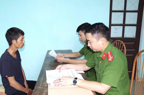 Tạm giữ gã đàn ông cho vay tín dụng đen lãi 'cắt cổ' gần 450%/ năm