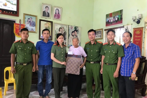 Tôn vinh công lao của thế hệ đi trước và đồng đội