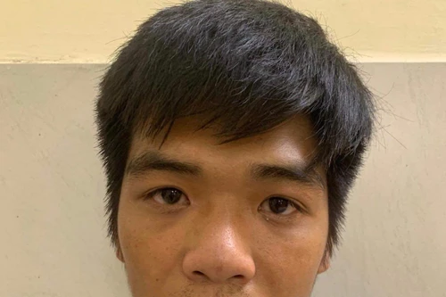 Bé gái 4 tuổi đến quán 'net' cùng bố mẹ, bị đối tượng xấu dâm ô