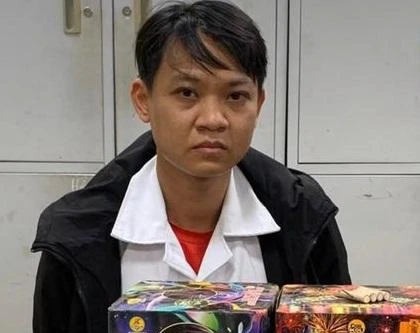 Biểu hiện nghi vấn của gã trai đi xe Honda SH Mode