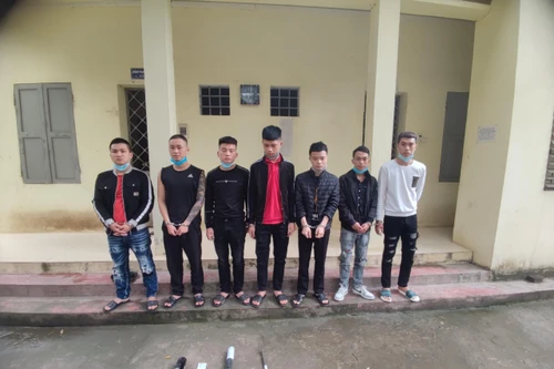 Khởi tố, bắt tạm giam nhóm "trai làng" vác hung khí đánh nhau