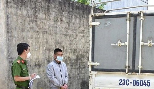 Lái xe ôtô tải đến Sở Giáo dục và đào tạo tỉnh Ninh Bình trộm cắp tài sản