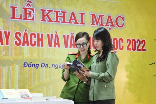 Công an quận Đống Đa khai mạc ngày sách và văn hóa đọc 2022