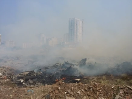 Hốt hoảng vì…cháy rác thải ở bãi đất hoang