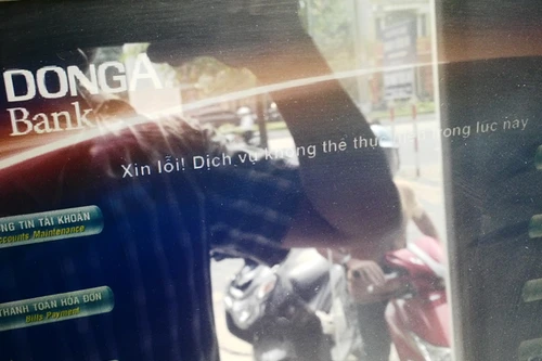 ATM trục trặc, ngân hàng bị phạt tiền