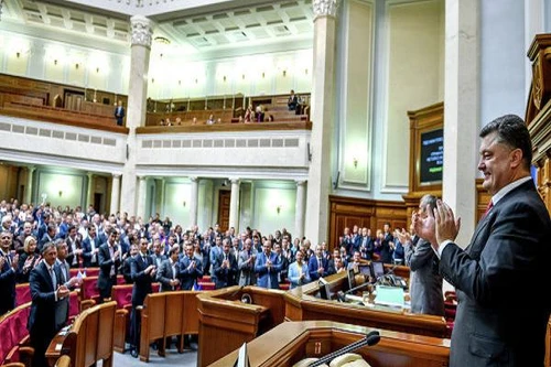 Khối Poroshenko tạm dẫn đầu mong manh trong cuộc bầu cử quốc hội Ukraine