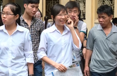 Nhiều thí sinh bị đình chỉ thi vì trót mang theo điện thoại