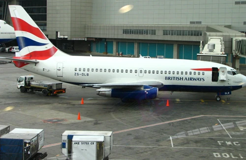 Máy bay hạ cánh khẩn cấp vì nữ hành khách say rượu