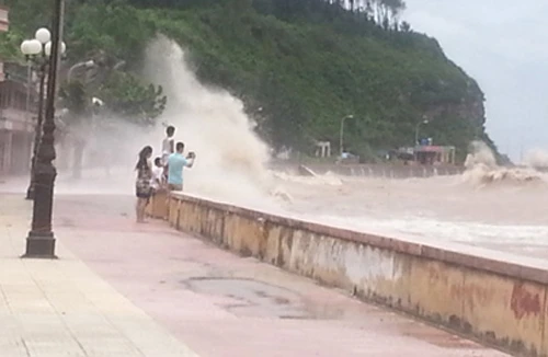 Tìm thấy thi thể nạn nhân đi "đón" bão số 6 bị sóng cuốn trôi