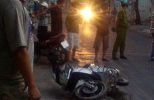 HN: Lái xe ôm bị cướp đâm vào gáy, họng