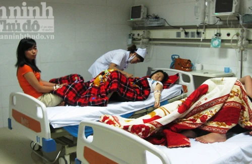 20 du khách ngộ độc thức ăn trong khi đi du lịch